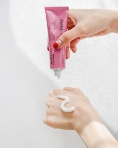 SKINRxLABMedeCeraCream50ml_lifestyle07_Resized